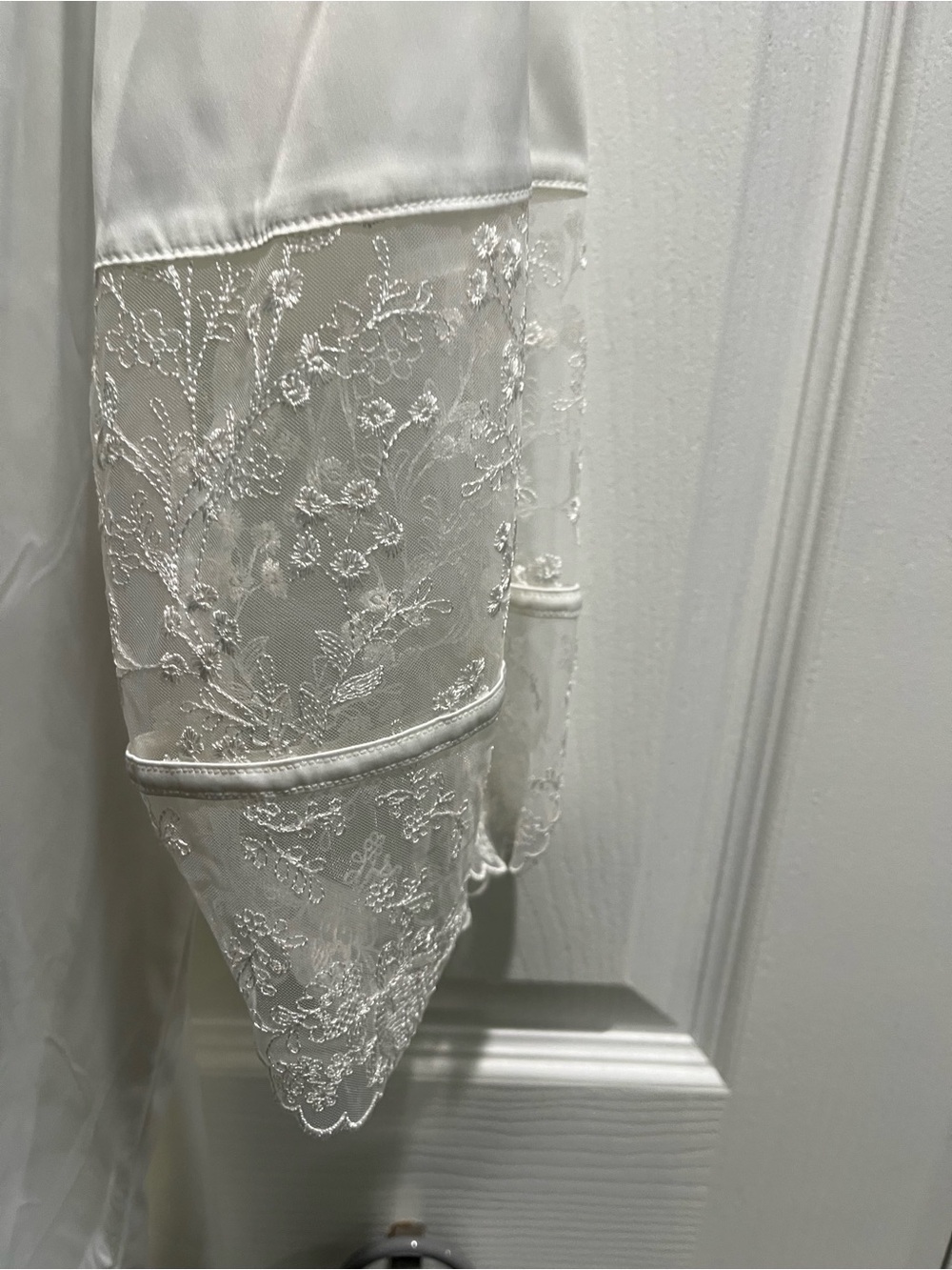Lace-Trim Robe - Picture 6 of 10
